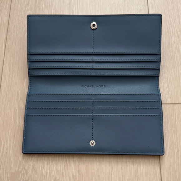 Michael Kors Reed Large Bifold Wallet - Picture 3 of 9